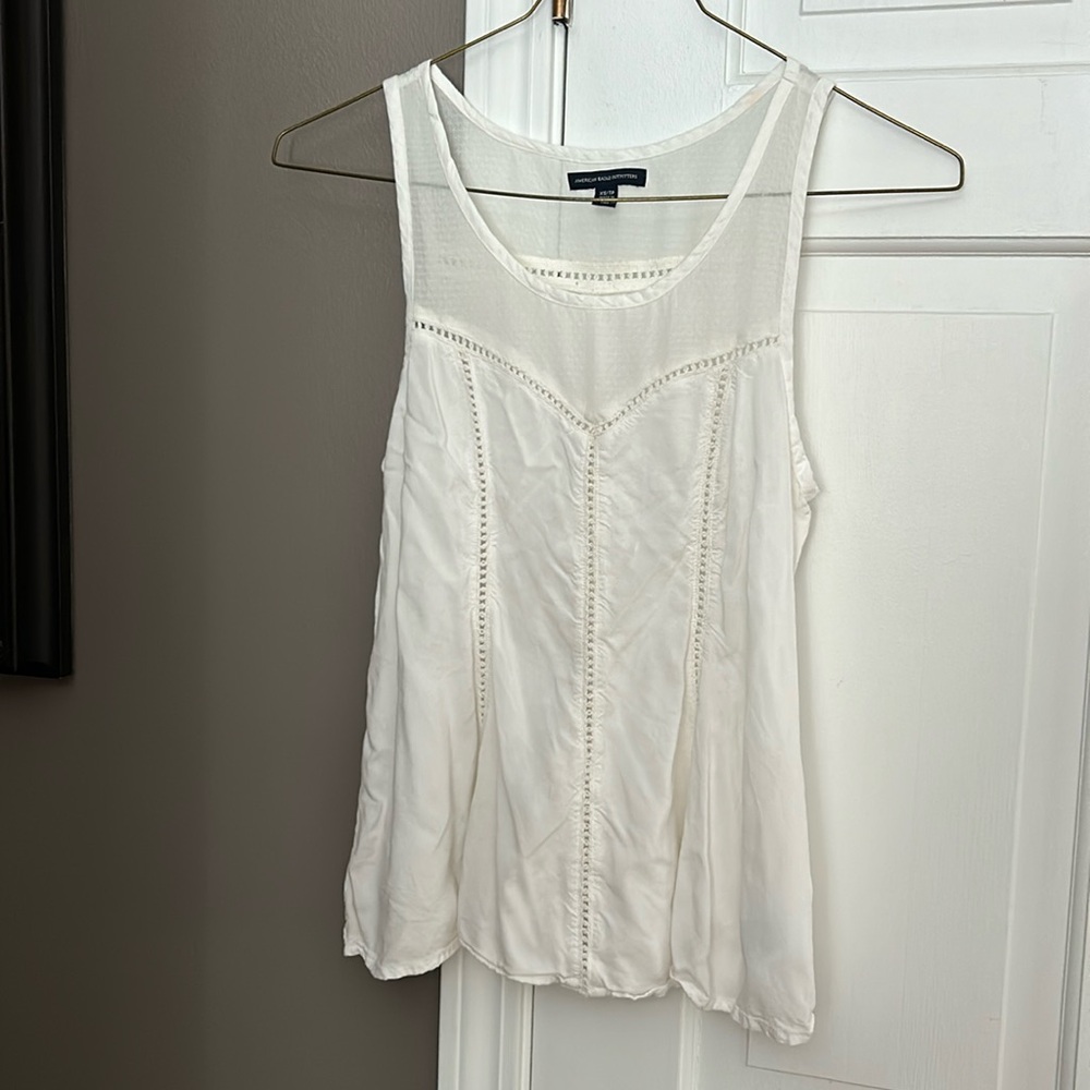 Cute creamy white tank w detail